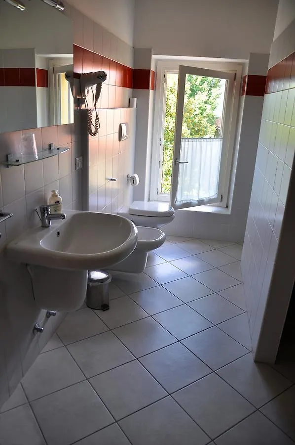 Ostello Residenza Molinatto Oggiono 0*,  Italia